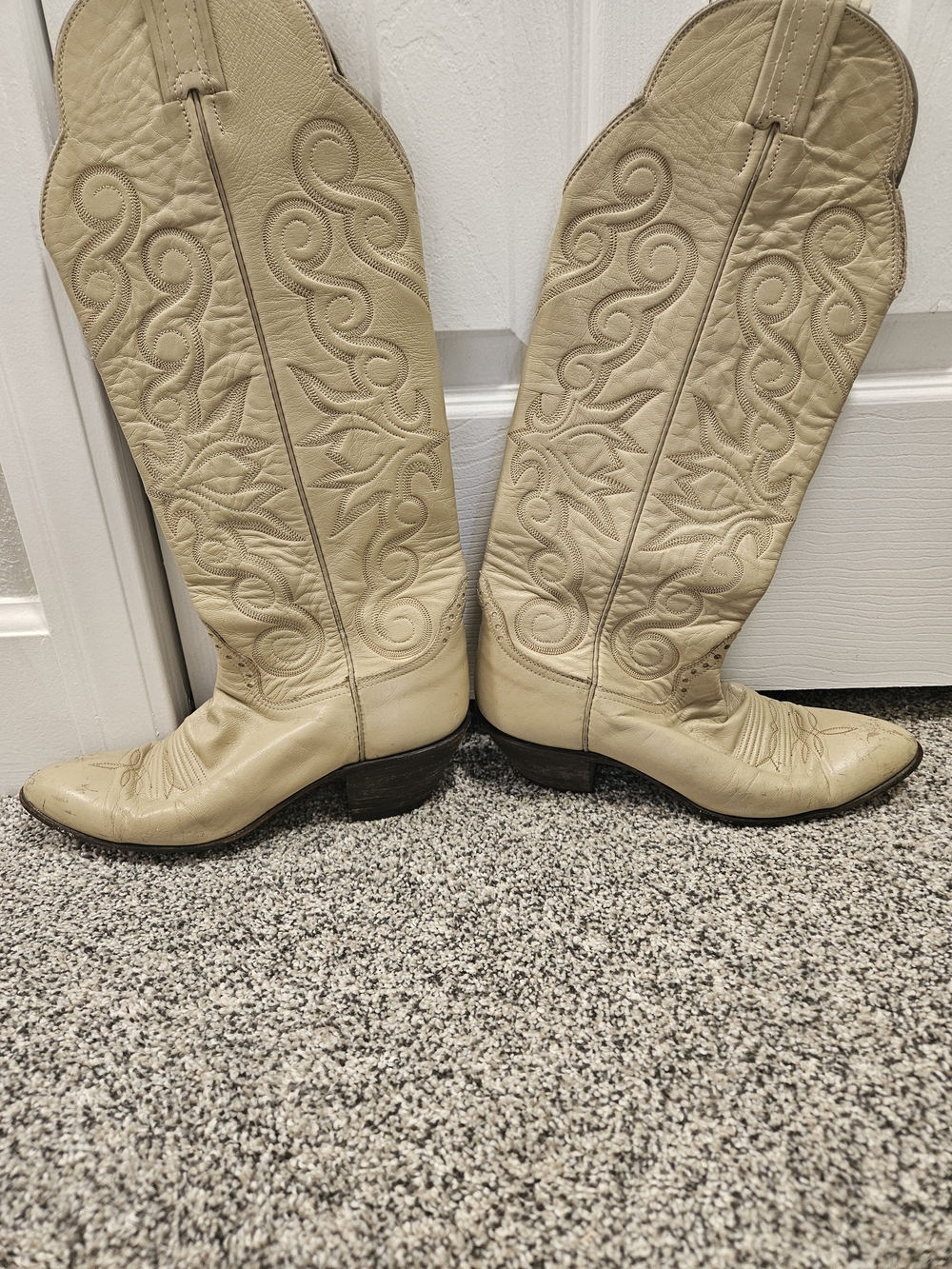 Well Loved - Beige Hondo Cowboy Boots - Size 7 Womens